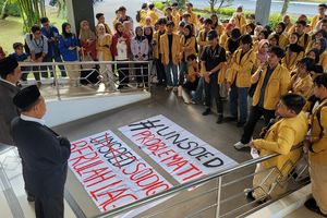 Kecewa Ada Mahasiswa yang Ikut Kunker Gibran, Mahasiwa Unsoed Geruduk Rektorat