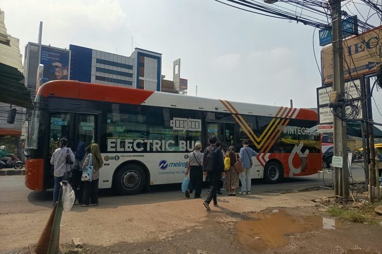 4 Tahun Naik TransJakarta, Belum Pernah Rasakan Halte Layak di Pamulang Tangsel
