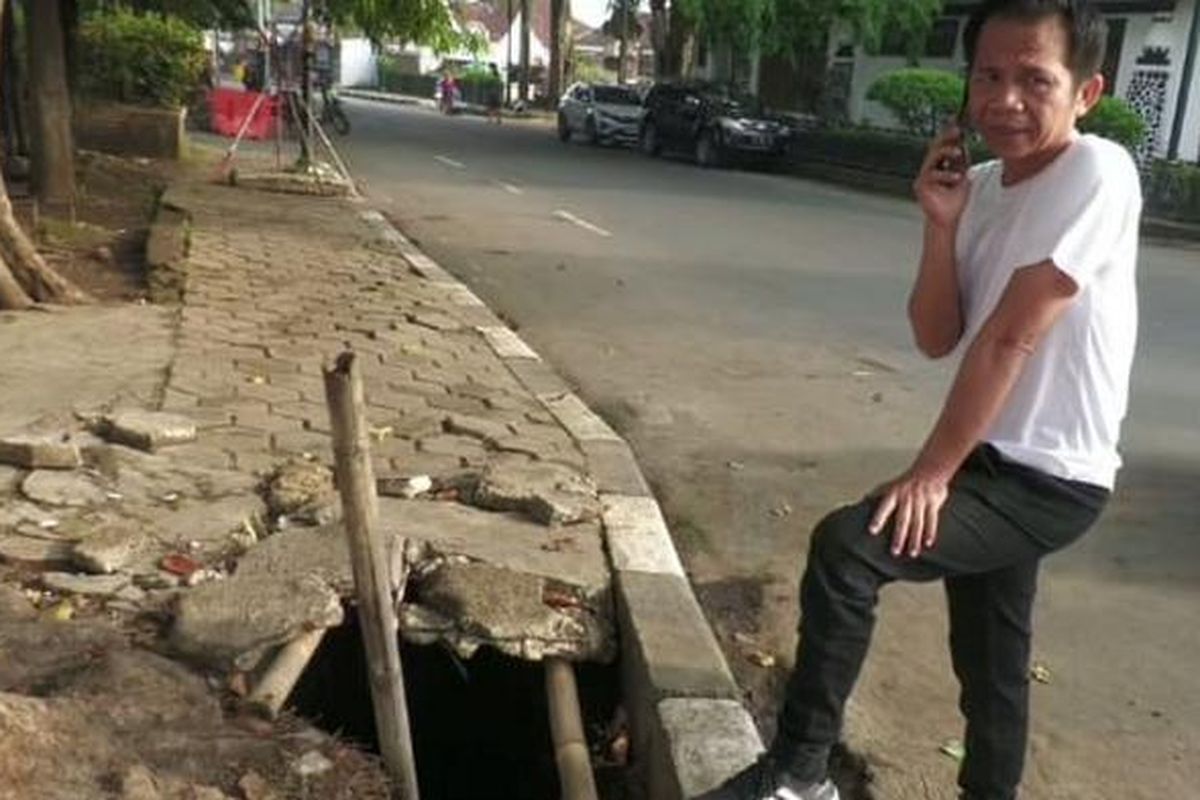 Bupati Purwakarta Saepul Bahri Binzein atau akrab disapa Om Zein menumpahkan kekesalannya pada jajaran Dinas Pekerjaan Umum dan Tata Ruang (DPUTR) Purwakarta.