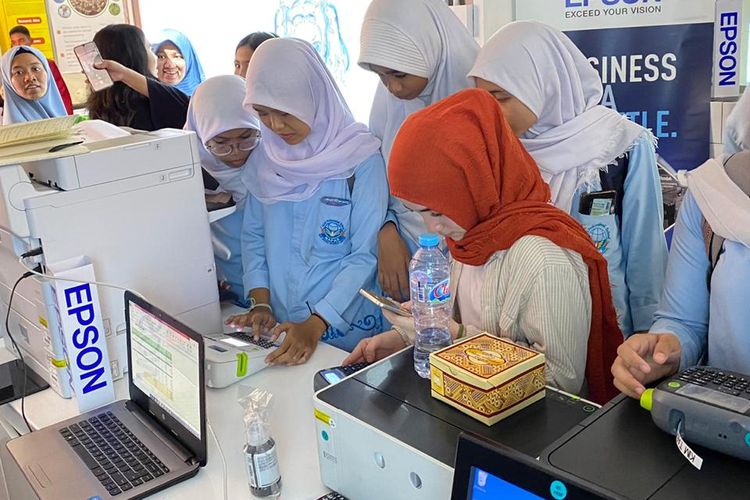 Festival Sains dan Budaya (FSB) 2020 merupakan penggabungan antara kompetisi ISPO (Indonesian Science Project Olimpad) dan OSEBI (Olimpiade Seni dan Bahasa Indonesia) berlangsung 21-23 Februari 2020 di Sekolah Kharisma Bangsa, Tangerang Selatan.