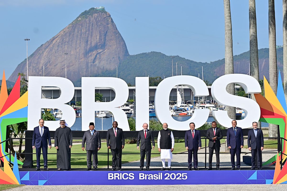Para pemimpin negara anggota BRICS foto bersama pada Minggu (7/7/2025). KTT BRICS digelar di Museum Seni Modern (MAM), Rio de Janeiro, Minggu (6/7/2025). 