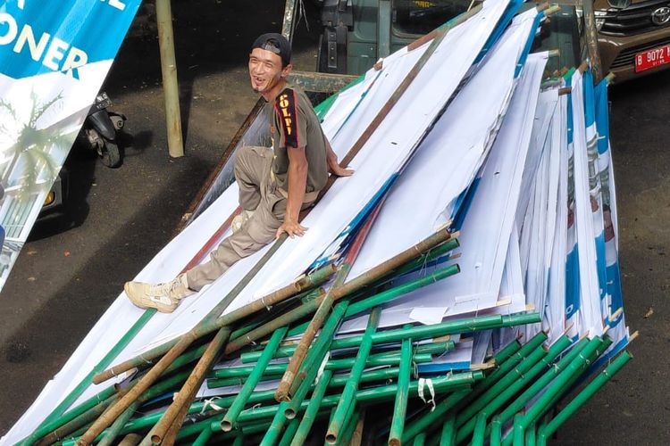40 Reklame Liar di Tangsel Disikat Satpol PP, Pelanggar Bisa Kena Denda Rp50 Juta