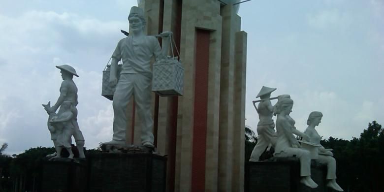 Monumen patung Jayandaru di alun-alun Sidoarjo.