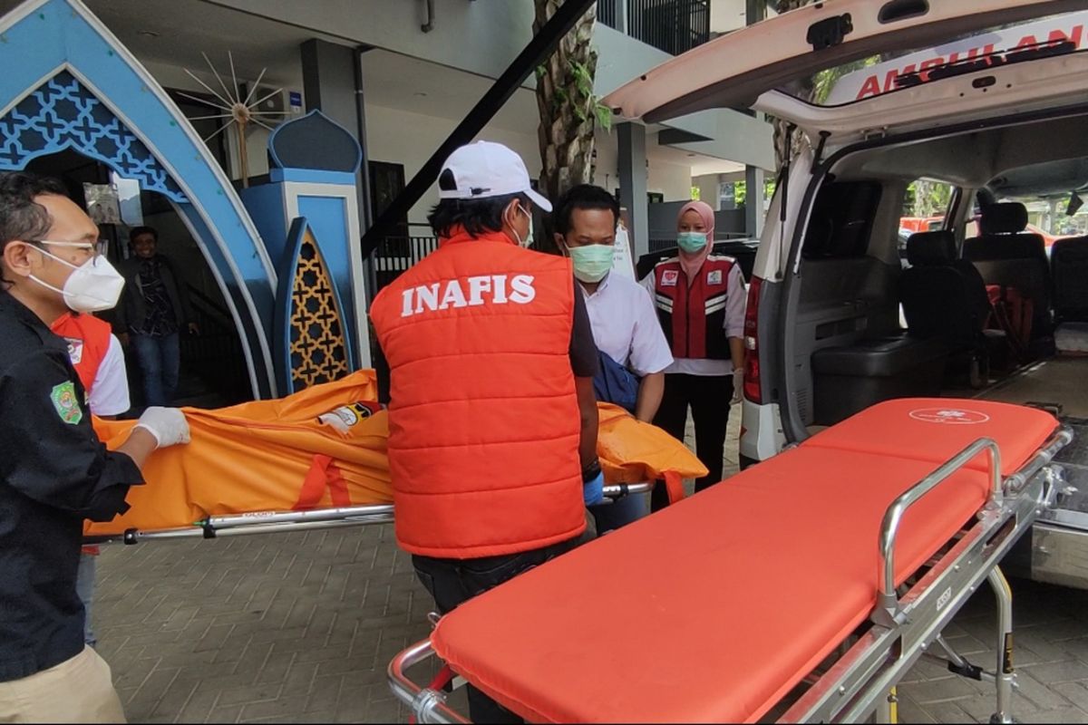 Polisi lakukan olah tempat kejadian perkara (TKP) kasus pembunuhan di kamar salah satu hotel di Kabupaten Trenggalek Jawa Timur, Rabu (09/04/2025).