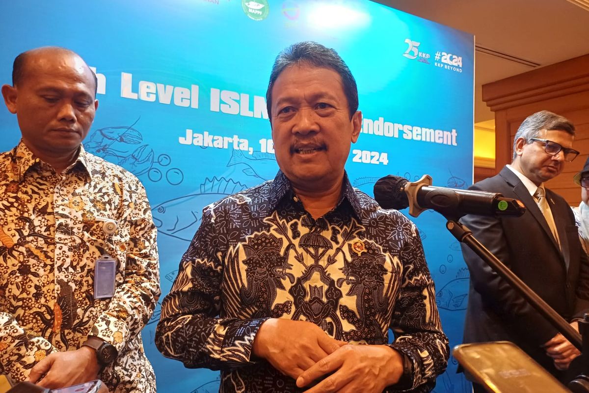 Menteri Kelautan dan Perikanan (KKP) Sakti Wahyu Trenggono       saat ditemui di Hotel Aryaduta Menteng, Jakarta, Selasa, (16/1/2024). 