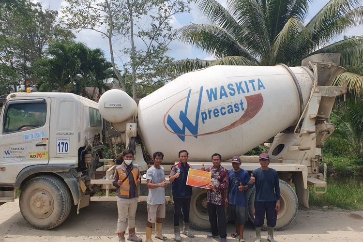 Bantuan CSR Waskita Beton Precast.