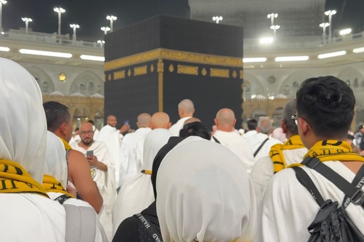 Ilustrasi umrah mandiri. Kebijakan baru pemerintah terkait umrah mandiri membuat heboh masyarakat dan pengusaha travel memberikan tanggapan beragam terhadap kebijakan ini.