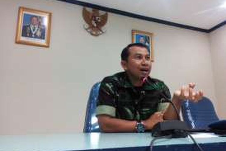 Komandan Lanud Sulaimam Kolonel PnB Mohammad Syafii saat memberikan keterangan kepada wartawan terkait tewasnya seorang taruna berpangkat sersan dua Septian Wahyu di Mako Lanud Sulaiman, Kabupaten Bandung, Jawa Barat, Sabtu (4/6/2016)