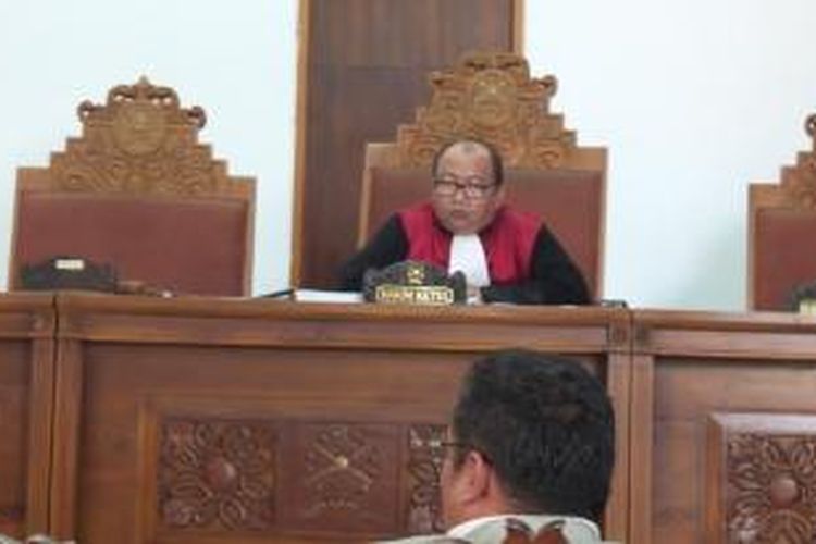 Situasi sidang praperadilan mantan Direktur Pengolahan Pertamina Suroso Atmo Martoyo di PN Jaksel, Kamis (9/4/2015), dengan agenda mendengarkan keterangan saksi ahli.
