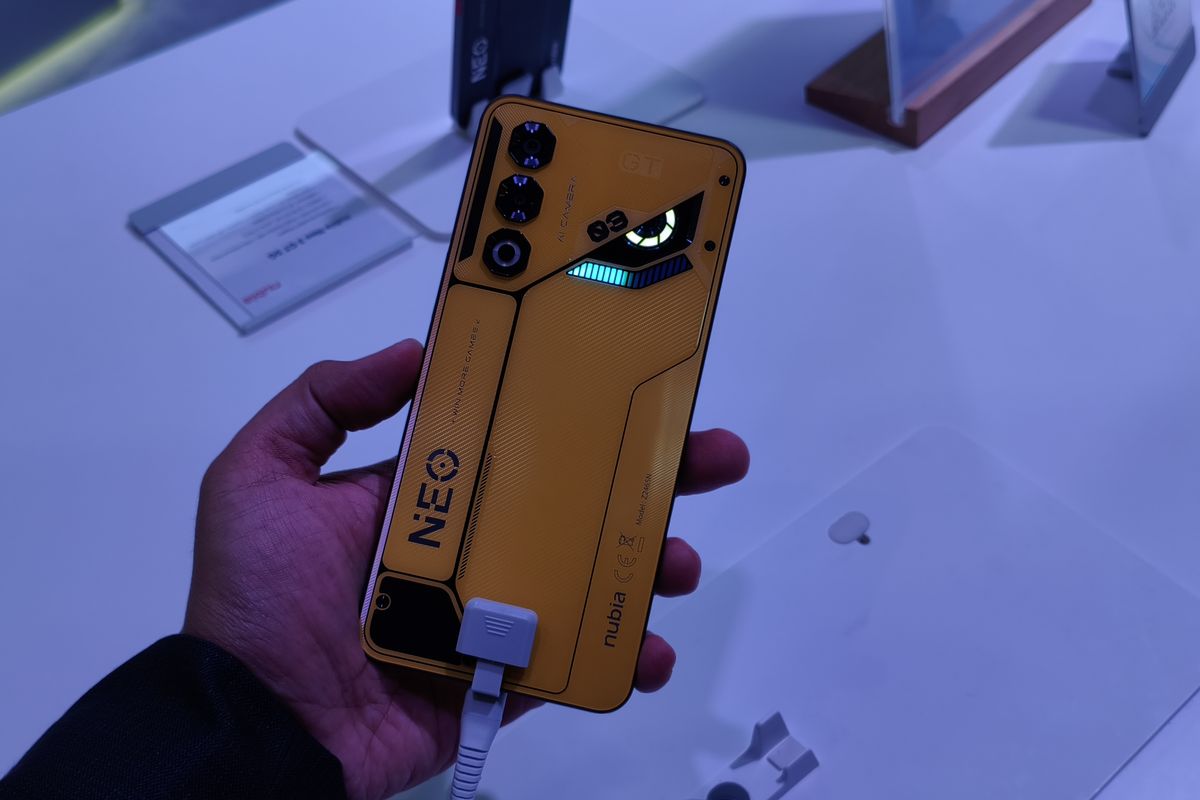 Desain punggung Nubia Neo 3 GT 5G di MWC 2025 yang dihadiri KompasTekno, Senin (3/3/2025).