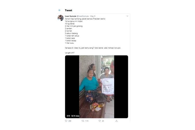 Video yang diunggah oleh seorang pengguna Twitter mengenai isi paket bansos yang diduga tak sesuai dengan yang seharusnya.