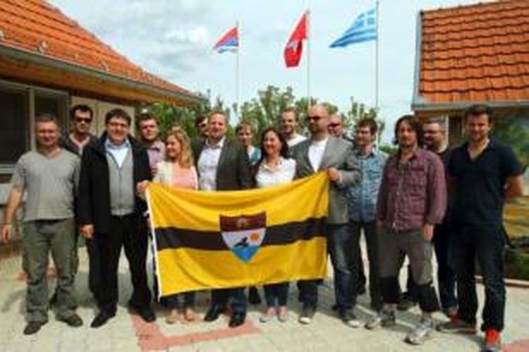 Sekelompok orang memproklamasikan sebuah negeri kecil di antara Kroasia dan Serbia yang dinamai Liberland yang sudah lengkap memiliki konstitusi dan seorang presiden.