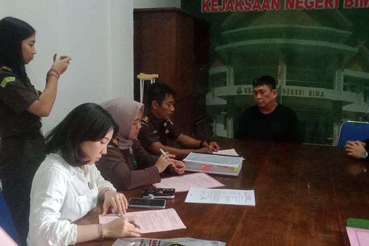 Mabes Polri Limpahkan Bandar Narkoba Ko Erwin ke Kejari Bima