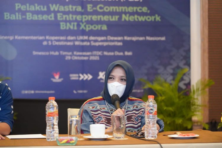 Deputi Bidang Kewirausahaan KemenKopUKM Siti Azizah dalam Focus Group Discussion Pelaku Wastra, E-commerce,