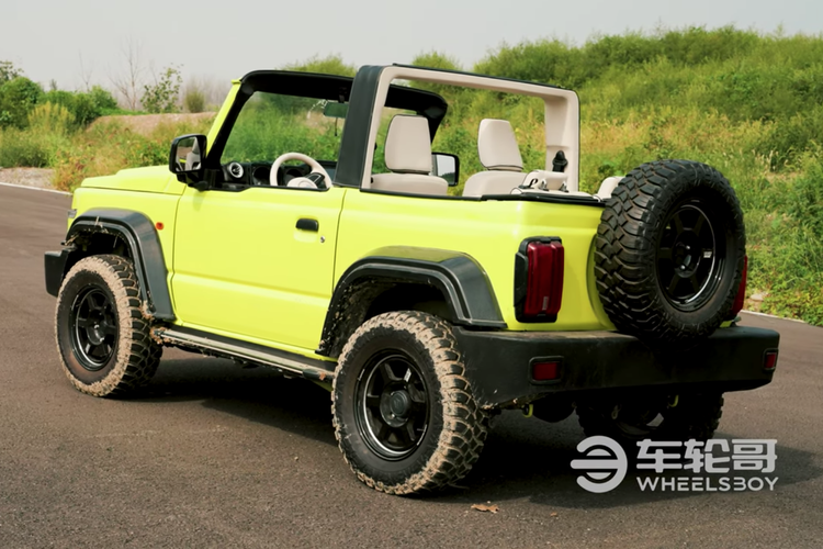 Salah satunya tuner asal China bernama YiChe Garage memodifikasi Suzuki Jimny layaknya sebuat konvertibel