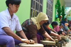 Merawat Gerabah Klipoh Warisan Leluhur Borobudur
