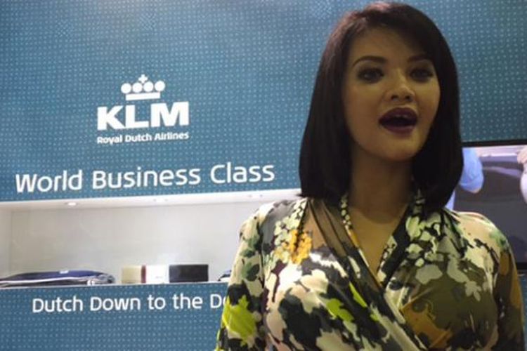 Farah Quinn, Sabtu (9/4/2016), resmi menjadi Brand Ambassador Indonesia untuk maskapai KLM. Celebrity Chef itu akan menghadirkan menu-menu Indonesia di Business Class dan Economy Class pada penerbangan Jakarta-Kuala Lumpur-Jakarta dan Jakarta-Bali-Jakarta. 