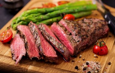 3 Cara Makan Steak Lebih Nikmat, Hindari Langsung Dicocol Saus