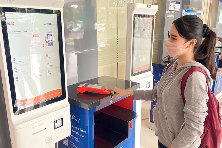 Face Recognition Boarding Gate di lima stasiun kereta api di Indonesia. 