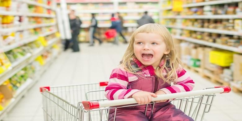 Atasi anak yang rewel saat berbelanja bersama dengan berikan pilihan