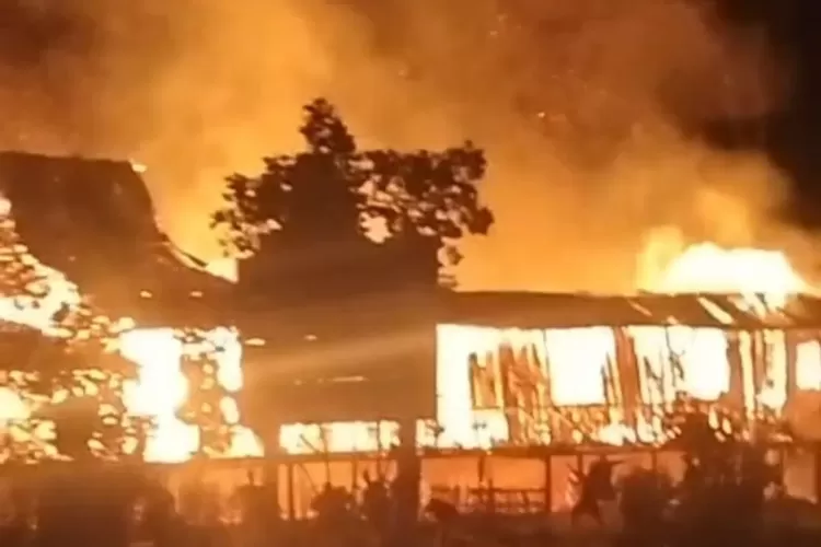 Gereja Katolik Stasi Santo Fransiskus Mimika Ludes Terbakar, Diduga Akibat Api Lilin