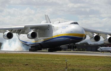 An-225 pernah membuat kagum dunia dengan ukurannya. Lebar rentang sayapnya saja bisa mencapai 81 meter.