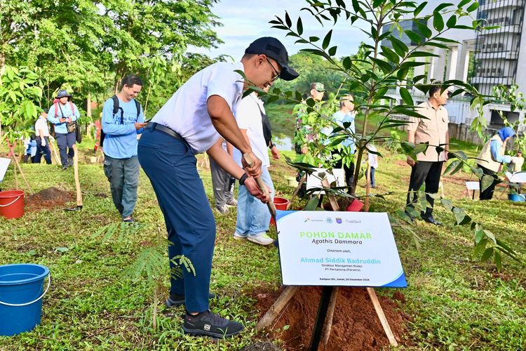 Pertamina berpartisipasi dalam acara penanaman pohon pada Festival Ciliwung 2024.