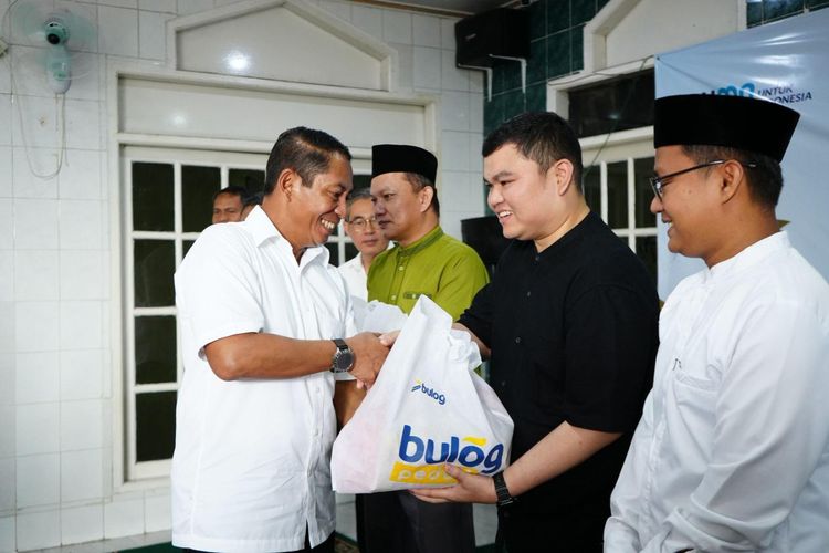 Badan Urusan Logistik (Bulog) memperingati Hari Ulang Tahun (HUT) ke-58 menggelar kegiatan tersebut bersama jajaran direksi dan pekerja Bulog Panti Sosial Asuhan Anak Al Andalusia, Jalan Bangka II Gang V Nomor 27, RT 17/RW 2, Pela Mampang, Kecamatan Mampang Prapatan, Jumat (9/5/2025), pukul 09.00 WIB. 
