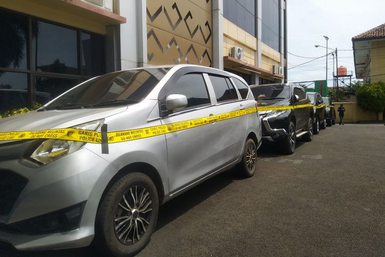 Mobil yang digelapkan oleh para pelaku saat berada di Mapolresta Bandar Lampung, Selasa (22/3/2022).