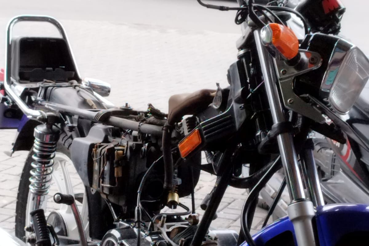 Dedy Limanto membuktikan bahwa dengan perawatan yang tepat motor Yamaha RX-King 2005 miliknya bisa lolos uji emisi.
