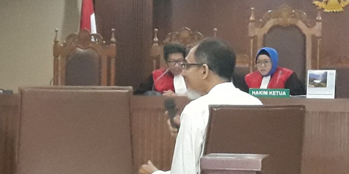 Mantan Kepala Biro Perencanaan dan Organisasi Bakamla, Nofel Hasan, duduk di kursi terdakwa di Pengadilan Tipikor Jakarta, Rabu (7/2/2018).