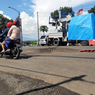 Sering Dilalui Truk Pasir, Jalan Raya di Lumajang Rusak hingga Menggunduk