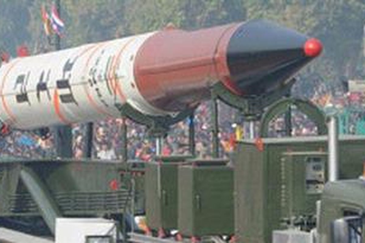 Roket Agni-V sepenuhnya dibuat di India dan mampu membawa hulu ledak nuklir. 