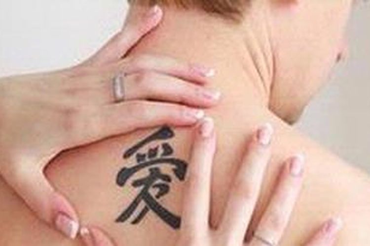 Ilustrasi pembuatan tato