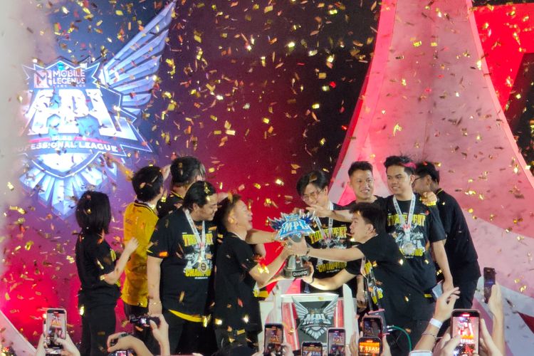 Onic Esports menjadi juara MPL S12. Onic mengalahkan Geek Fam ID di grand final dengan skor 4-2, Minggu (15/10/2023). 