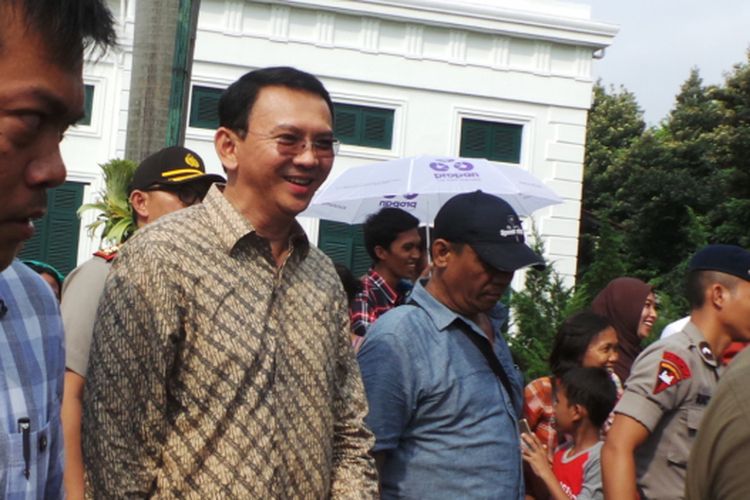 Gubernur DKI Jakarta Basuki Tjahaja Purnama atau Ahok saat mengunjungi kawasan Kota Tua untuk kick off revitalisasi kawasan tersebut, Jakarta Barat, Minggu (16/4/2017).