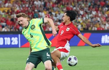 Rafael Struick kala dijatuhkan di kotak penalti dalam laga Kualifikasi Piala Dunia 2026 antara Australia vs Indonesia di Sydney Footbal Stadium, Kamis (20/3/2025).