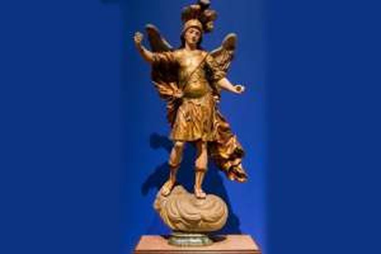 Patung Saint Michael yang menjadi salah satu koleksi Museum Nasional karya seni kuno di Kota Lisbon, Portugal.  