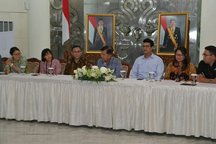 Wakil Presiden Jusuf Kalla makan siang bersama para wartawan