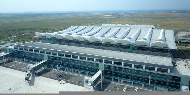 Bandara Kertajati saat ini memiliki kapasitas 5 juta penumpang per tahun. Kedepannya akan dilakukan pengembangan, sehingga kapasitas meningkat menjadi sekitar 29,3 juta penumpang per tahun.
