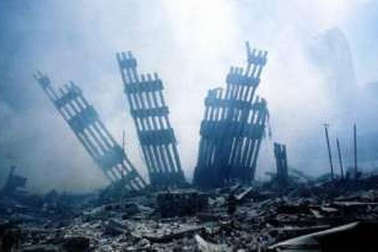 Reruntuhan gedung World Trade Center, New York, AS, yang jadi sasaran serangan teroris 11 September 2001.
