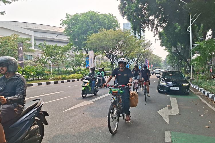 Pesepeda Gowes dari Bandung ke Kemenhut untuk Protes Karhutla, Ternyata Pejabatnya Lagi WFH