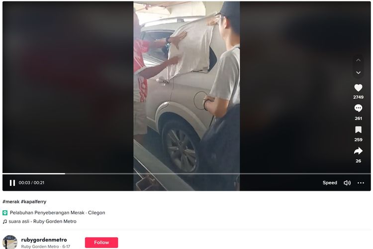 Video viral di media sosial memperlihatkan kaca mobil Chevrolet Captiva dipecahkan secara paksa sebab kunci mobil tertinggal di dalam.