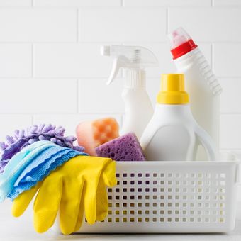 Ilustrasi produk pembersih rumah, ilustrasi membersihkan rumah.