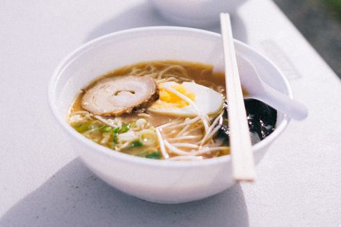 Resep Ramen Ayam Kuah Santan, Mirip Kari tapi Pakai Mi