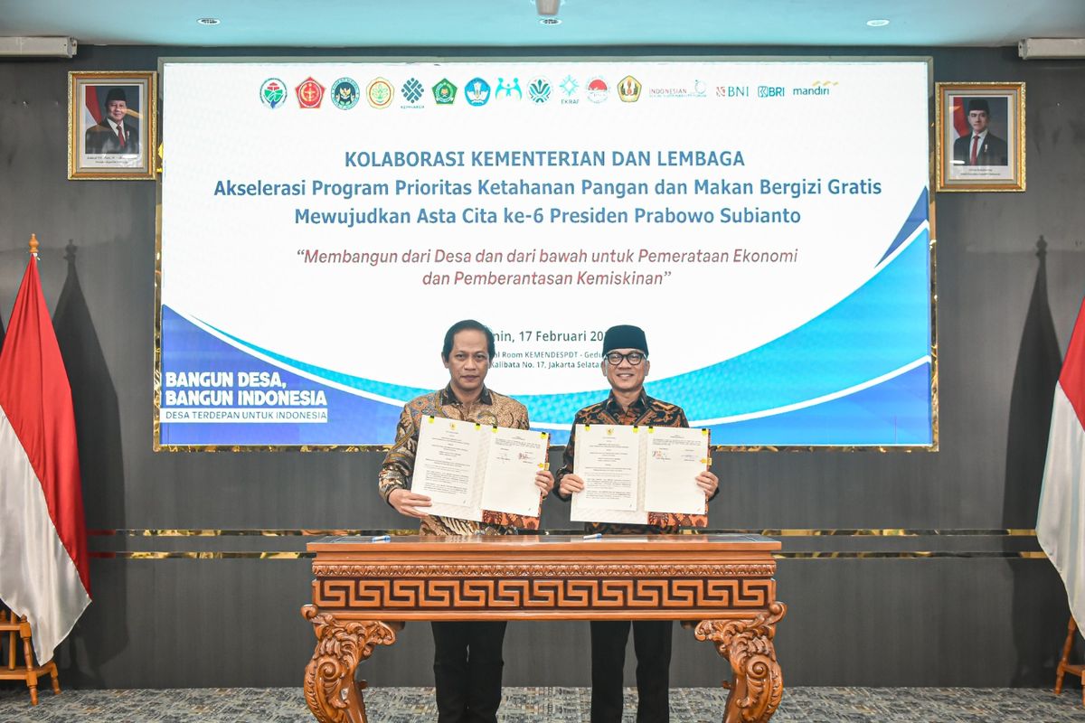 Menteri Lingkungan Hidup, Hanif Faisol Nurrofiq, usai menandatangani nota kesepahaman atau memorandum of understanding (MoU) tentang Sinergisitas Pelindungan dan Pengelolaan Lingkungan Hidup dalam Pembangunan Desa dan Daerah tertinggal di Kantor Kementerian Desa dan Pembangunan Daerah Tertinggal, Kalibata, Jakarta Selatan, Senin (17/2/2025). 