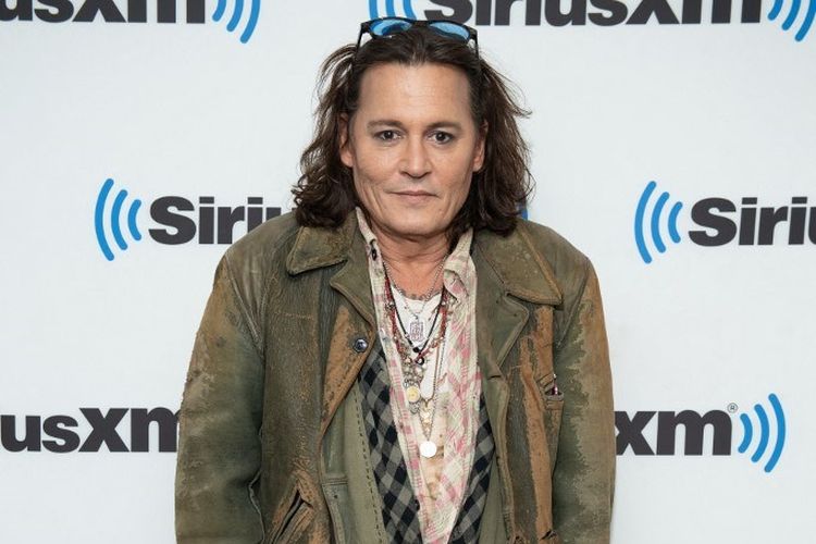 Aktor Johnny Depp menjadi tamu program Town Hall di SiriusXM bersama musisi Jeff Beck untuk mempromosikan album mereka yang bertajuk 18 di New York City pada 12 Oktober 2022.