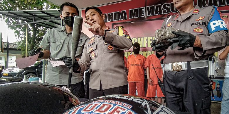 5 anggota geng motor Moonraker ditangkap polisi setelah terbukti mengeroyok seorang pemuda di Cimahi hingga tewas, Kamis (16/2/2023).