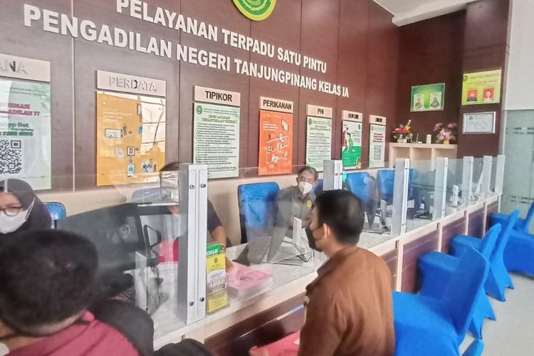 Jaksa Cabjari Tarempa menyerahkan berkas perkara dugaan korupsi dana hibah FPK Anambas ke Pengadilan Tipikor Tanjungpinang.
