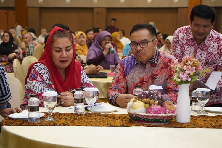 dr. Hasto Wardoyo setelah membuka acara Konsolidasi Program Dukungan Manajemen Nasional dalam Percepatan Capaian Bangga Kencana dan Penurunan Stunting Tahun Anggaran 2024 di Hotel MG Setos, Semarang, Jawa Tengah, Kamis (23/2/2024).